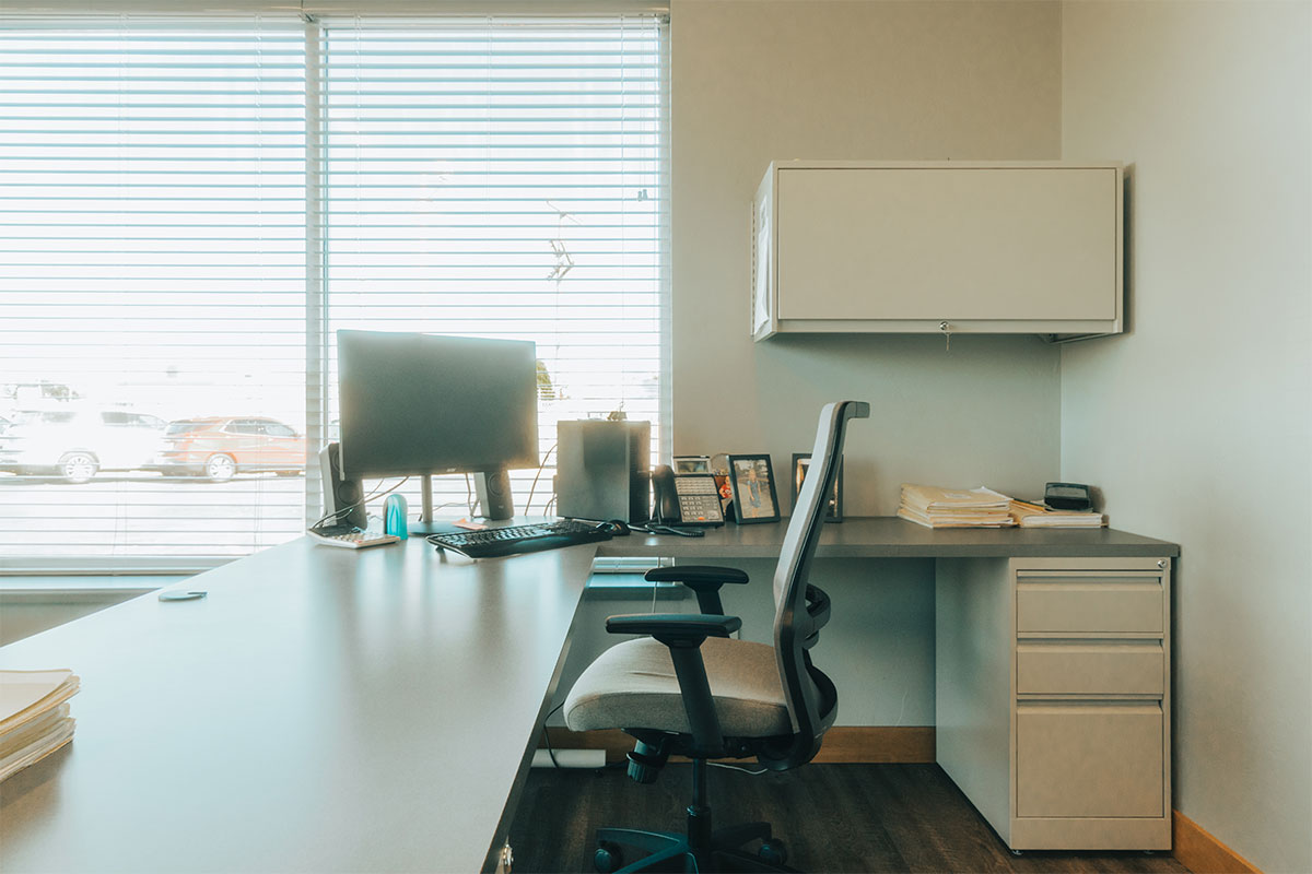 Schaus-Mechanical-Office-Renovation-Desk